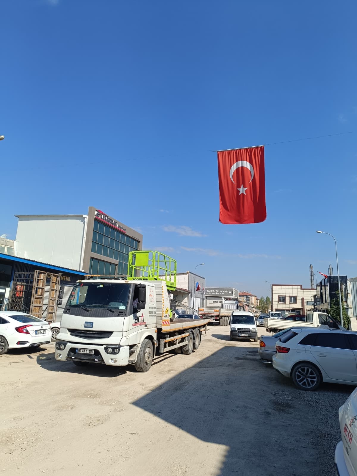Kamyonla makine sevkiyatı